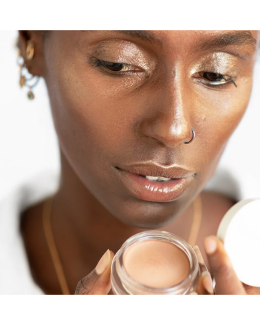 SUN HALO vanilla highlighter, for a healthy and dewy natural glow: Ere Perez