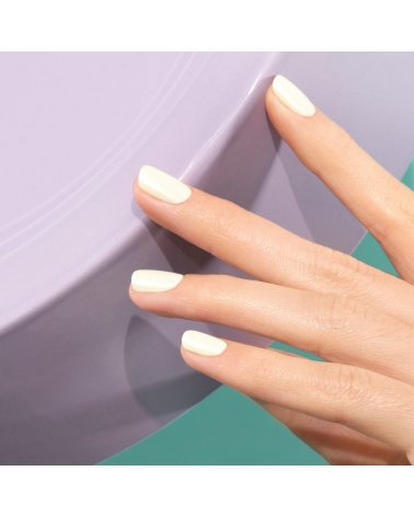 PORCELAINE, a creamy, off-white shade nail polish: Manucurist