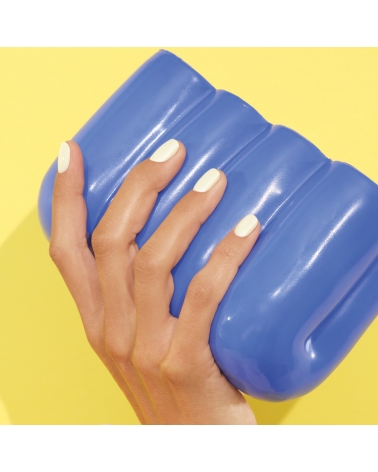 PORCELAINE, a creamy, off-white shade nail polish: Manucurist